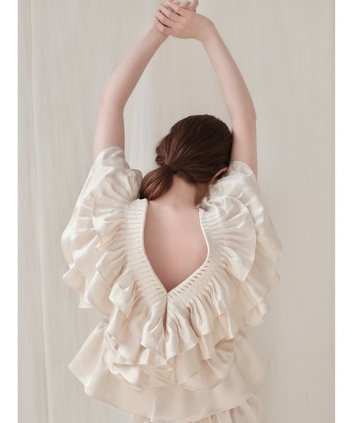 AMOMMA(アモマ)の「SATIN RAFFLE FRILL TOPS(シャツ/ブラウス・レディース・アイボリー/ブラック/ピンク・FREE)」の8枚目の写真