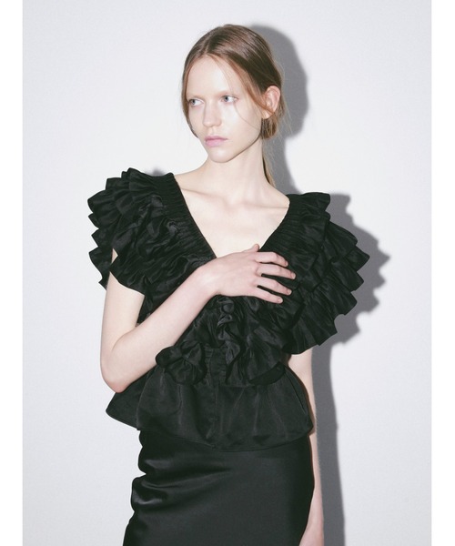AMOMMA(アモマ)の「SATIN RAFFLE FRILL TOPS(シャツ/ブラウス・レディース・アイボリー/ブラック/ピンク・FREE)」の10枚目の写真