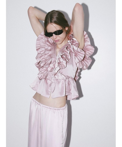 AMOMMA(アモマ)の「SATIN RAFFLE FRILL TOPS(シャツ/ブラウス・レディース・アイボリー/ブラック/ピンク・FREE)」の14枚目の写真