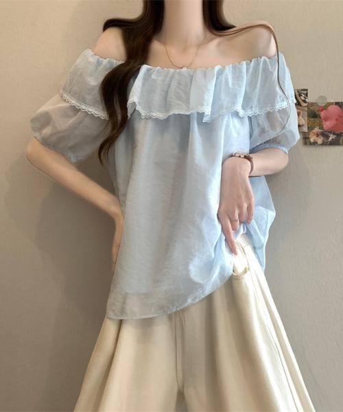 LUCPY(ラクピー)の「オフショルダーフリルブラウス(シャツ/ブラウス・レディース・ベージュ/ブラウン/ブルー/ホワイト・FREE)」の4枚目の写真