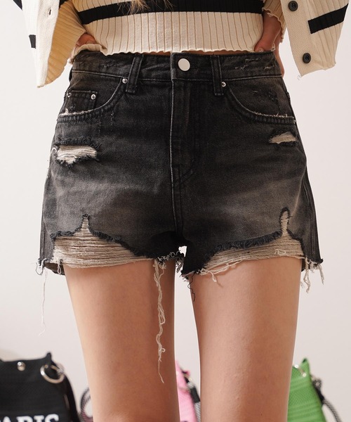 1111clothing(ワンフォークロージング)の「クラッシュデニム ショートパンツ / Distressed Denim Shorts(その他パンツ・レディース・ダークブルー/ライトブルー/ブラック・S/M/L)」の2枚目の写真