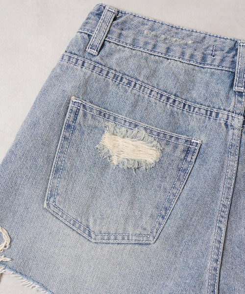 1111clothing(ワンフォークロージング)の「クラッシュデニム ショートパンツ / Distressed Denim Shorts(その他パンツ・レディース・ダークブルー/ライトブルー/ブラック・S/M/L)」の4枚目の写真