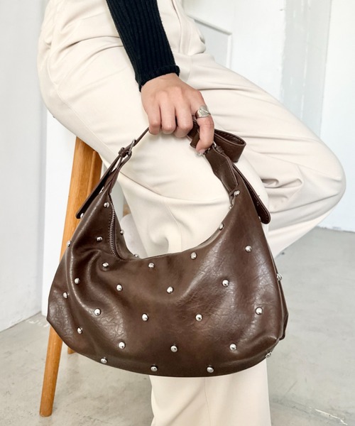 wears(ウェアーズ)の「2way スタッズショルダーバッグ(ショルダーバッグ・レディース・アイボリー/ブラウン/ブラック/ダークブラウン・FREE)」の3枚目の写真