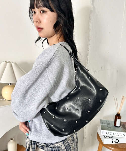 wears(ウェアーズ)の「2way スタッズショルダーバッグ(ショルダーバッグ・レディース・アイボリー/ブラウン/ブラック/ダークブラウン・FREE)」の1枚目の写真