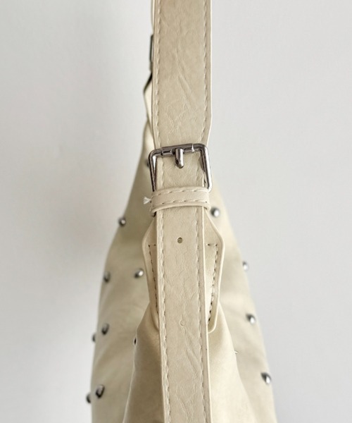 wears(ウェアーズ)の「2way スタッズショルダーバッグ(ショルダーバッグ・レディース・アイボリー/ブラウン/ブラック/ダークブラウン・FREE)」の17枚目の写真