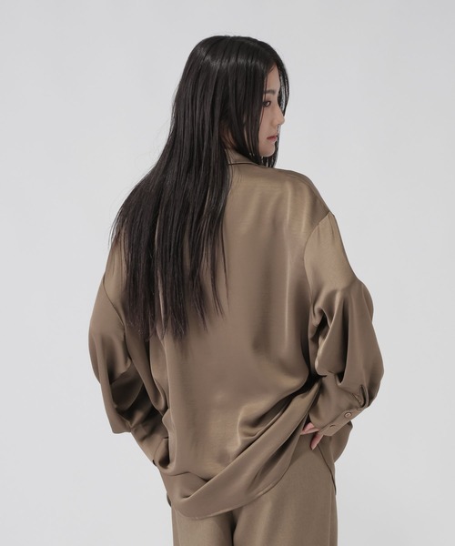 GLOBAL WORK（グローバルワーク）の「BIGサテンシャツ/1052119（シャツ/ブラウス・レディース・ホワイト系その他2/モカ・LARGE/MEDIUM）」の19枚目の写真