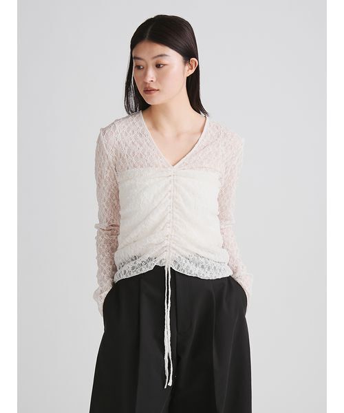 MIESROHE(ミースロエ)の「【洗える】カットレースシャーリング2WAYトップス(Tシャツ/カットソー・レディース・ホワイト/ブラック/イエロー・F)」の2枚目の写真