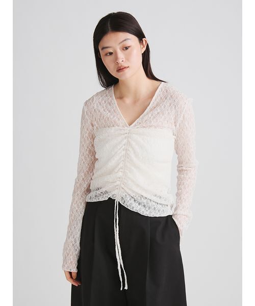 MIESROHE(ミースロエ)の「【洗える】カットレースシャーリング2WAYトップス(Tシャツ/カットソー・レディース・ホワイト/ブラック/イエロー・F)」の6枚目の写真