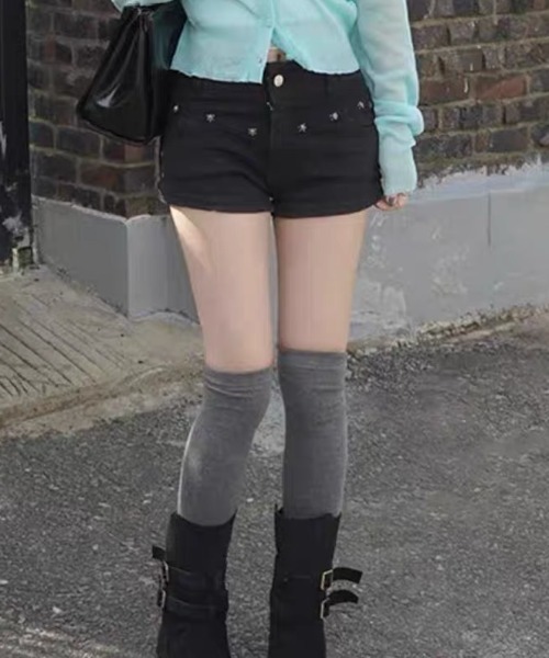 Vipoa(ヴィポア)の「Slim studs shorts(デニムパンツ・レディース・ブラック・SMALL/MEDIUM)」の20枚目の写真