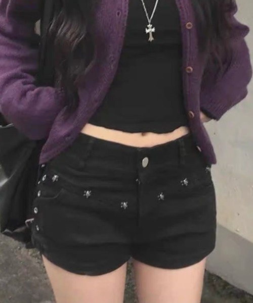 Vipoa(ヴィポア)の「Slim studs shorts(デニムパンツ・レディース・ブラック・SMALL/MEDIUM)」の13枚目の写真