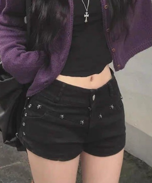 Vipoa(ヴィポア)の「Slim studs shorts(デニムパンツ・レディース・ブラック・SMALL/MEDIUM)」の14枚目の写真