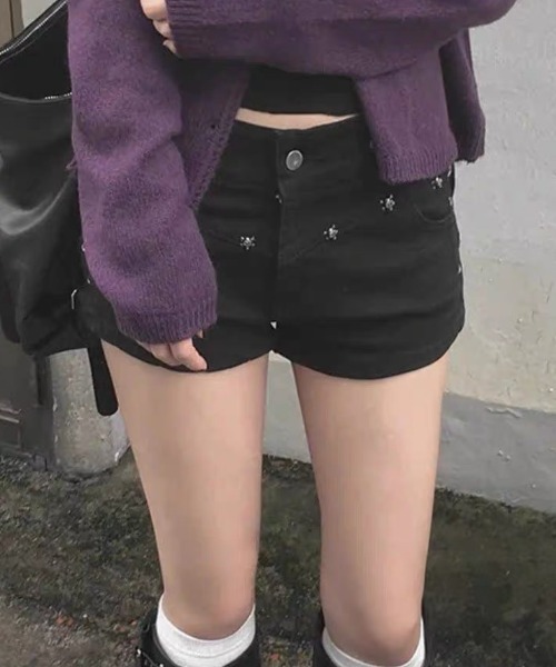 Vipoa(ヴィポア)の「Slim studs shorts(デニムパンツ・レディース・ブラック・SMALL/MEDIUM)」の8枚目の写真