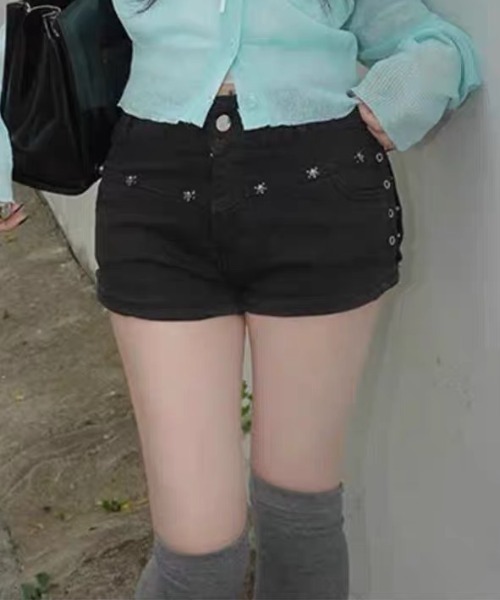 Vipoa(ヴィポア)の「Slim studs shorts(デニムパンツ・レディース・ブラック・SMALL/MEDIUM)」の18枚目の写真