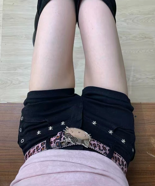 Vipoa(ヴィポア)の「Slim studs shorts(デニムパンツ・レディース・ブラック・SMALL/MEDIUM)」の7枚目の写真