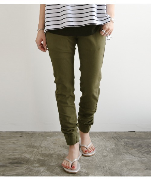 and it_（アンドイット）の「ストレッチコットンツイルジョガ―パンツ（その他パンツ・レディース・ブラック/カーキ/ベージュ・L/3L/4L/LL/M）」の4枚目の写真