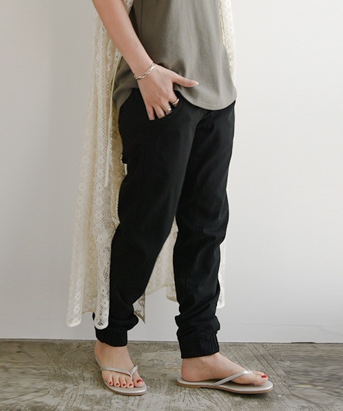 and it_（アンドイット）の「ストレッチコットンツイルジョガ―パンツ（その他パンツ・レディース・ブラック/カーキ/ベージュ・L/3L/4L/LL/M）」の7枚目の写真