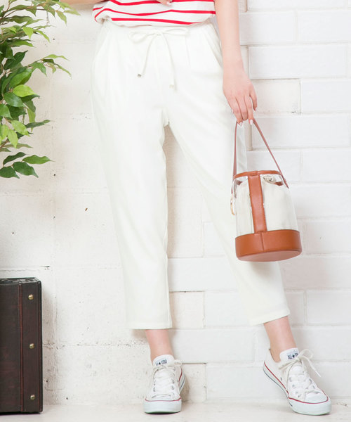 KOBE LETTUCE（コウベレタス）の「リラックステーパードパンツ（スラックス・レディース・オフホワイト/ベージュ/オリーブ/マスタード/ブルー/ブラック/グリーン/ピンク系その他/グリーン系その他/グリーン系その他2/オレンジ系その他/ブルー系その他/イエロー/グレイッシュベージュ/ブラック系その他/ベージュ系その他/ホワイト系その他/ピンク系その他2/オレンジ系その他2/ブラウン系/ブラウン系1/グリーン系/アイボリー/ベージュ系その他2/モカ・M/L/S）」の2枚目の写真