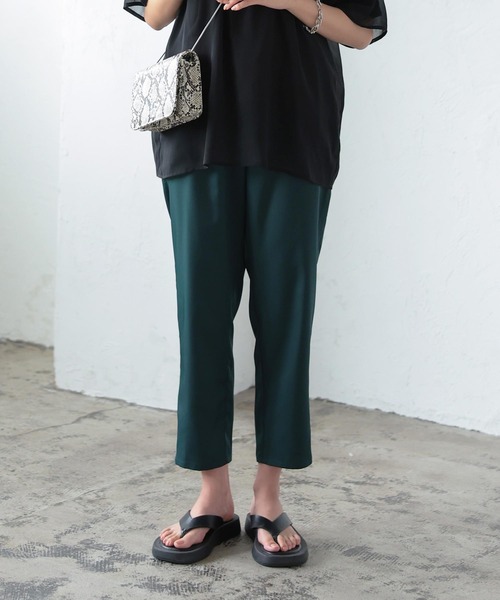 KOBE LETTUCE（コウベレタス）の「リラックステーパードパンツ（スラックス・レディース・オフホワイト/ベージュ/オリーブ/マスタード/ブルー/ブラック/グリーン/ピンク系その他/グリーン系その他/グリーン系その他2/オレンジ系その他/ブルー系その他/イエロー/グレイッシュベージュ/ブラック系その他/ベージュ系その他/ホワイト系その他/ピンク系その他2/オレンジ系その他2/ブラウン系/ブラウン系1/グリーン系/アイボリー/ベージュ系その他2/モカ・M/L/S）」の17枚目の写真