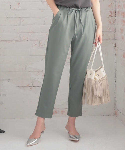 KOBE LETTUCE（コウベレタス）の「リラックステーパードパンツ（スラックス・レディース・オフホワイト/ベージュ/オリーブ/マスタード/ブルー/ブラック/グリーン/ピンク系その他/グリーン系その他/グリーン系その他2/オレンジ系その他/ブルー系その他/イエロー/グレイッシュベージュ/ブラック系その他/ベージュ系その他/ホワイト系その他/ピンク系その他2/オレンジ系その他2/ブラウン系/ブラウン系1/グリーン系/アイボリー/ベージュ系その他2/モカ・M/L/S）」の16枚目の写真