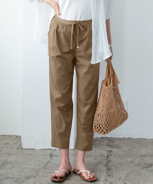 KOBE LETTUCE（コウベレタス）の「リラックステーパードパンツ（スラックス・レディース・オフホワイト/ベージュ/オリーブ/マスタード/ブルー/ブラック/グリーン/ピンク系その他/グリーン系その他/グリーン系その他2/オレンジ系その他/ブルー系その他/イエロー/グレイッシュベージュ/ブラック系その他/ベージュ系その他/ホワイト系その他/ピンク系その他2/オレンジ系その他2/ブラウン系/ブラウン系1/グリーン系/アイボリー/ベージュ系その他2/モカ・M/L/S）」の6枚目の写真