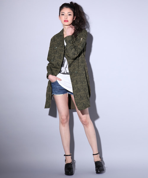 HYSTERIC GLAMOUR（ヒステリックグラマー）の「ワッペン付 オックス長袖ミリタリーSHOP（ワンピース・レディース・カーキ/グリーン系カモフラージュ/ネイビー/ブラック・FREE）」の7枚目の写真