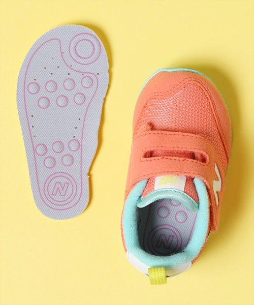 こども ビームス（コドモビームス）の「◎◎NEW BALANCE / "FS620" (12～16.5cm)（スニーカー・キッズ・レッド/オレンジ/ブルー/ミント/レッド系その他/その他1/ブルー系その他/オレンジ系その他・12cm/12.5cm/13cm/13.5㎝/14cm/14.5㎝/15cm/15.5cm/16cm/16.5cm）」の16枚目の写真