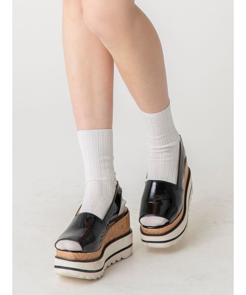 dazzlin（ダズリン）の「エナメル厚底サンダル（サンダル・レディース・アイボリー/ブラック/ピンク・SMALL/MEDIUM/LARGE）」の7枚目の写真