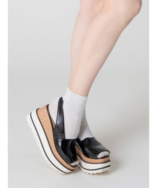 dazzlin（ダズリン）の「エナメル厚底サンダル（サンダル・レディース・アイボリー/ブラック/ピンク・SMALL/MEDIUM/LARGE）」の8枚目の写真