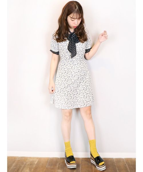 dazzlin（ダズリン）の「エナメル厚底サンダル（サンダル・レディース・アイボリー/ブラック/ピンク・SMALL/MEDIUM/LARGE）」の15枚目の写真