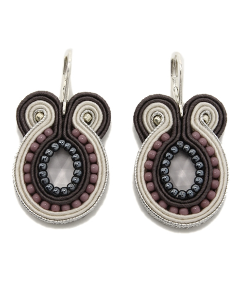 BEAMS BOY(ビームスボーイ)の「◎MINT ESSENCE / HAND EMBRO ピアス(ピアス(両耳用)・レディース・ホワイト/ピンク/オレンジ/ブルー・ONE SIZE)」の2枚目の写真