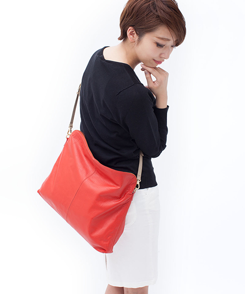 NANO universe（ナノユニバース）の「ショルダー付BIGクラッチ（クラッチバッグ・レディース・アイボリー/ベージュ/イエロー/レッド/ブルー・FREE）」の5枚目の写真