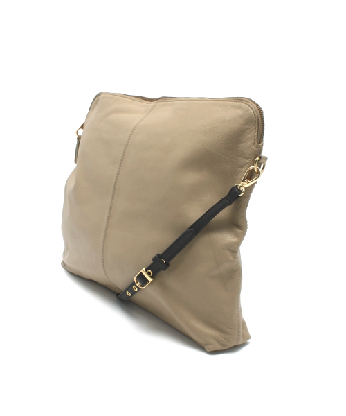 NANO universe（ナノユニバース）の「ショルダー付BIGクラッチ（クラッチバッグ・レディース・アイボリー/ベージュ/イエロー/レッド/ブルー・FREE）」の6枚目の写真