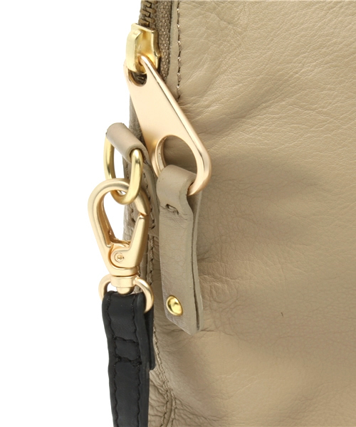 NANO universe（ナノユニバース）の「ショルダー付BIGクラッチ（クラッチバッグ・レディース・アイボリー/ベージュ/イエロー/レッド/ブルー・FREE）」の8枚目の写真