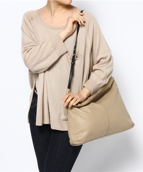 NANO universe（ナノユニバース）の「ショルダー付BIGクラッチ（クラッチバッグ・レディース・アイボリー/ベージュ/イエロー/レッド/ブルー・FREE）」の11枚目の写真