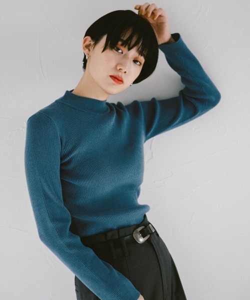 PAGEBOY（ページボーイ）の「リブハイネックタイトプルオーバー（ニット/セーター・レディース・ホワイト/ブラック/ブラウン/ブルー・FREE）」の4枚目の写真