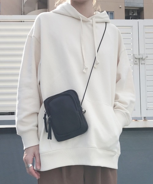 CURI BISCUI（キュリ　ビスキュイ）の「＜2020年春夏の新作＞スムース 合皮 ミニショルダーバッグ（ショルダーバッグ・レディース・ブラック/ブラウン/ブルー/アイボリー・FREE）」の3枚目の写真