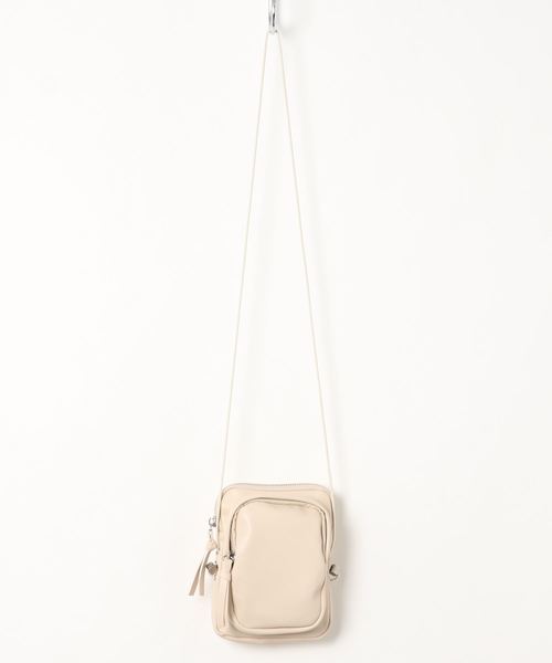 CURI BISCUI（キュリ　ビスキュイ）の「＜2020年春夏の新作＞スムース 合皮 ミニショルダーバッグ（ショルダーバッグ・レディース・ブラック/ブラウン/ブルー/アイボリー・FREE）」の19枚目の写真