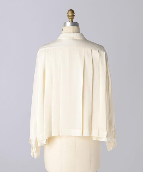 UNITED ARROWS（ユナイテッドアローズ）の「〈 BLAMINK（ブラミンク）〉 R SILK PLEAT STL BL（シャツ/ブラウス・レディース・オフホワイト/ネイビー・36/38）」の4枚目の写真