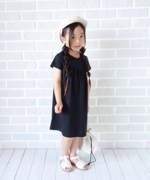 BRANSHES（ブランシェス）の「【WEB限定】胸元ギャザー半袖ワンピース（ワンピース・キッズ・ベージュ/ブルー/フューシャピンク/ダークグリーン/キャメル/ブラック・90cm/100cm/110cm/120cm/130cm/140cm/150cm）」の8枚目の写真