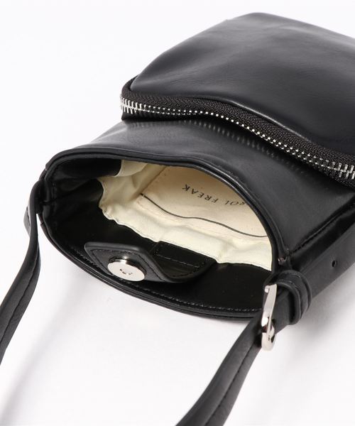 CONTROL FREAK / CTFK（コントロールフリーク）の「CONTROL FREAK バーティカルモバイルショルダー（ショルダーバッグ・レディース・その他/ブラック/ベージュ・ONESIZE）」の5枚目の写真