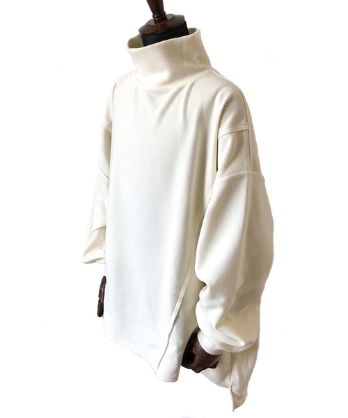 d3d5（ディースリーディーファイブ）の「mlt3033-ハイネックビッグシルエットカットソー（Tシャツ/カットソー・メンズ・クリーム/カーキ・FREE）」の13枚目の写真