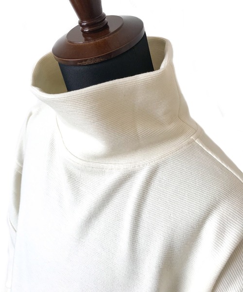 d3d5（ディースリーディーファイブ）の「mlt3033-ハイネックビッグシルエットカットソー（Tシャツ/カットソー・メンズ・クリーム/カーキ・FREE）」の4枚目の写真