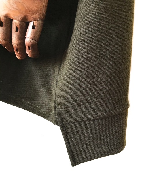 d3d5（ディースリーディーファイブ）の「mlt3033-ハイネックビッグシルエットカットソー（Tシャツ/カットソー・メンズ・クリーム/カーキ・FREE）」の21枚目の写真