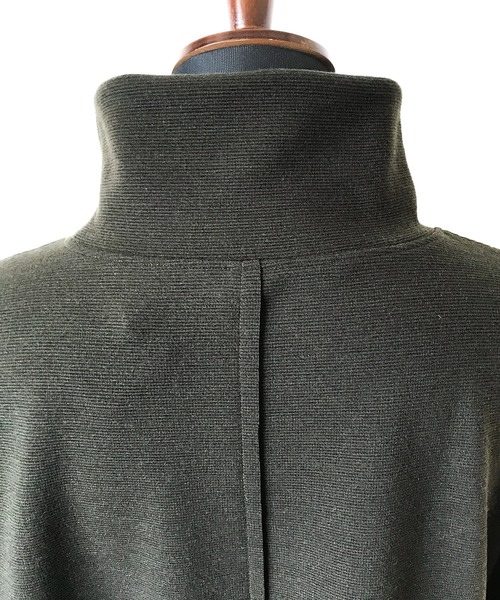 d3d5（ディースリーディーファイブ）の「mlt3033-ハイネックビッグシルエットカットソー（Tシャツ/カットソー・メンズ・クリーム/カーキ・FREE）」の18枚目の写真