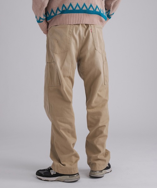 Levi's(リーバイス)の「STAY LOOSE CARPENTER RAMENYTE TANNIN(チノパンツ・メンズ・マルチ・W34 L32/W36 L32/W33 L32/W31 L32/W30 L32/W28 L32/W29 L32/W32 L32)」の16枚目の写真