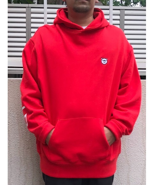 BUCCA 44（ブッカフォーティーフォー）の「【BUCCA 44】バックプリントプルオーバーパーカー（パーカー・メンズ・レッド/カーキ・MEDIUM/LARGE/X-LARGE/XX-LARGE/XXX-LARGE）」の2枚目の写真