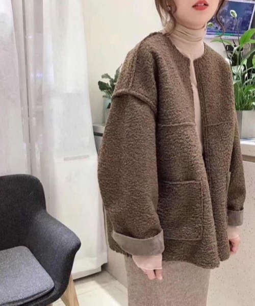 ABITOKYO（アビトーキョー）の「ノーカラーボアコート（ブルゾン・レディース・オフホワイト/ブラウン/グレー・MEDIUM/LARGE）」の6枚目の写真