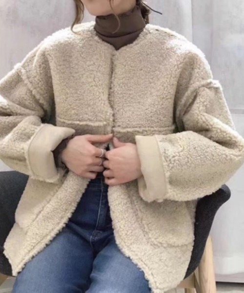 ABITOKYO（アビトーキョー）の「ノーカラーボアコート（ブルゾン・レディース・オフホワイト/ブラウン/グレー・MEDIUM/LARGE）」の4枚目の写真