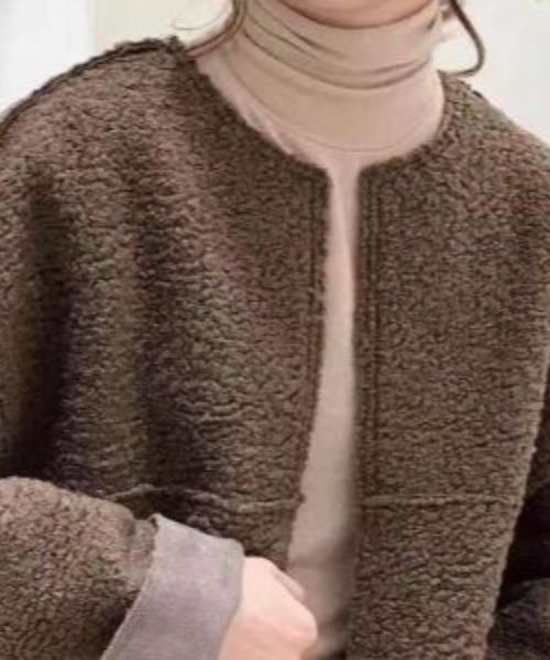 ABITOKYO（アビトーキョー）の「ノーカラーボアコート（ブルゾン・レディース・オフホワイト/ブラウン/グレー・MEDIUM/LARGE）」の11枚目の写真