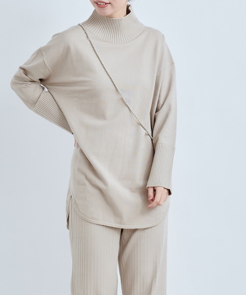 DouDou（ドゥドゥ）の「セットアップタートルチュニック（ニット/セーター・レディース・オフホワイト/チャコールグレー/グリーン/グレイッシュベージュ/ベージュ・FREE）」の2枚目の写真